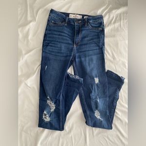 💖 4 for $25 sale 🎉 
Hollister jeans